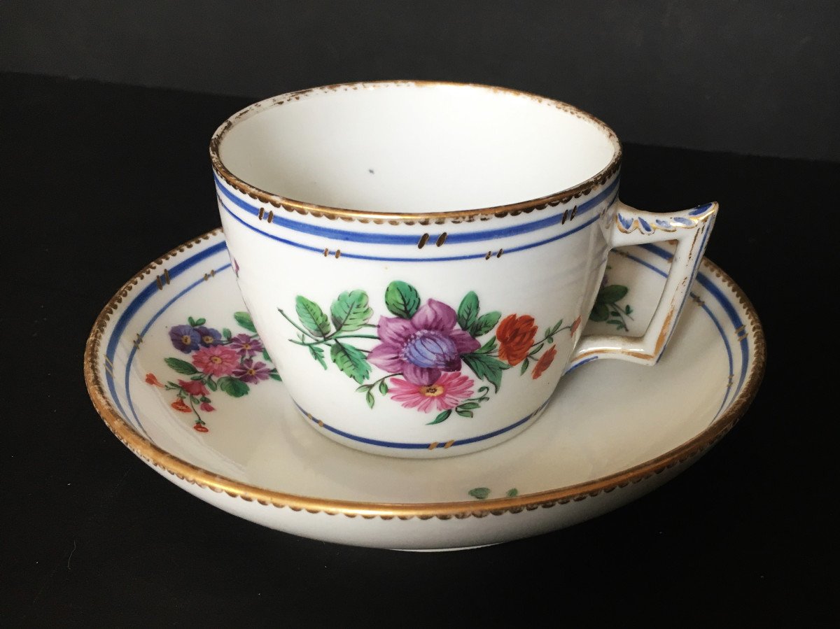 Tasse En Porcelaine De Sèvres De 1778 Marque De Sèvres Et Lettes Double A, Décor De Fleurs-photo-2