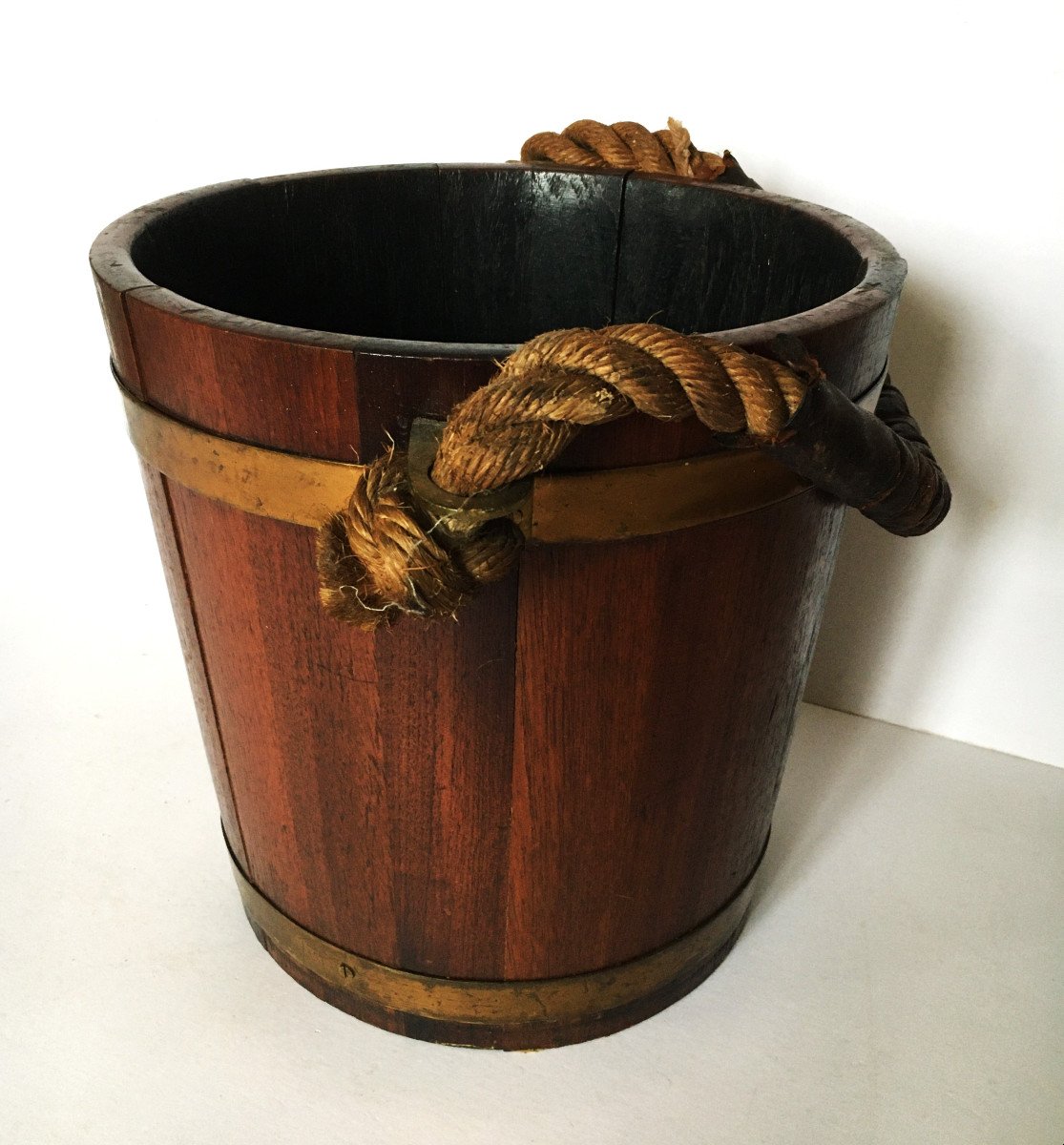 Mahogany Bucket With Coat Of Arms, England 19th Century.-photo-1