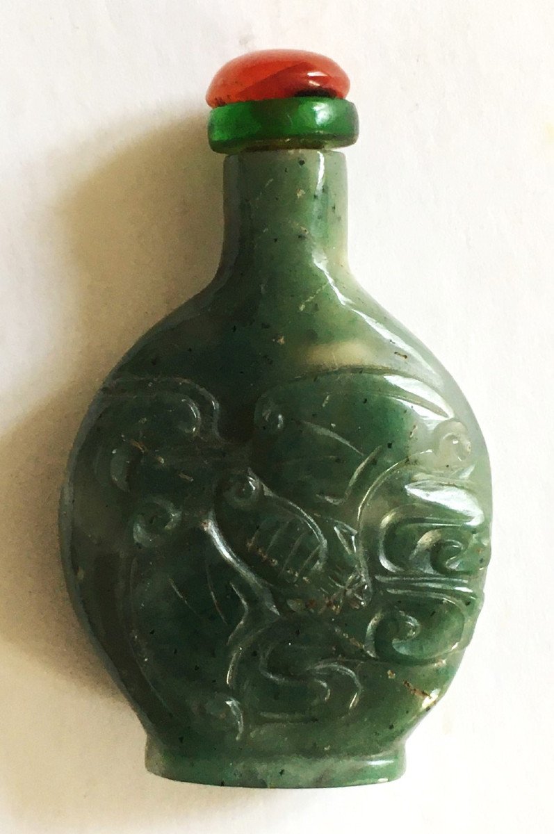 Tabatière Chinoise En Jade Vert à Décor De Chauve Souris