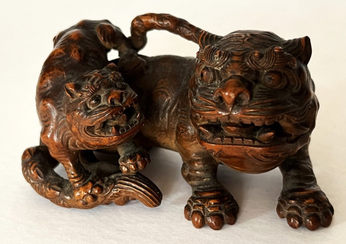 19th Century China, Lioness And Her Cub In Carved Wood.-photo-1