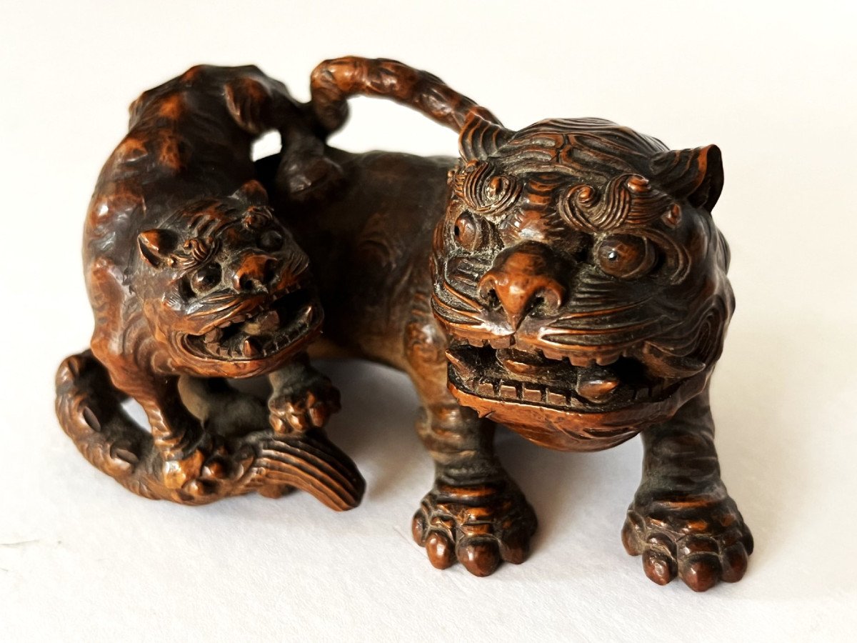 19th Century China, Lioness And Her Cub In Carved Wood.