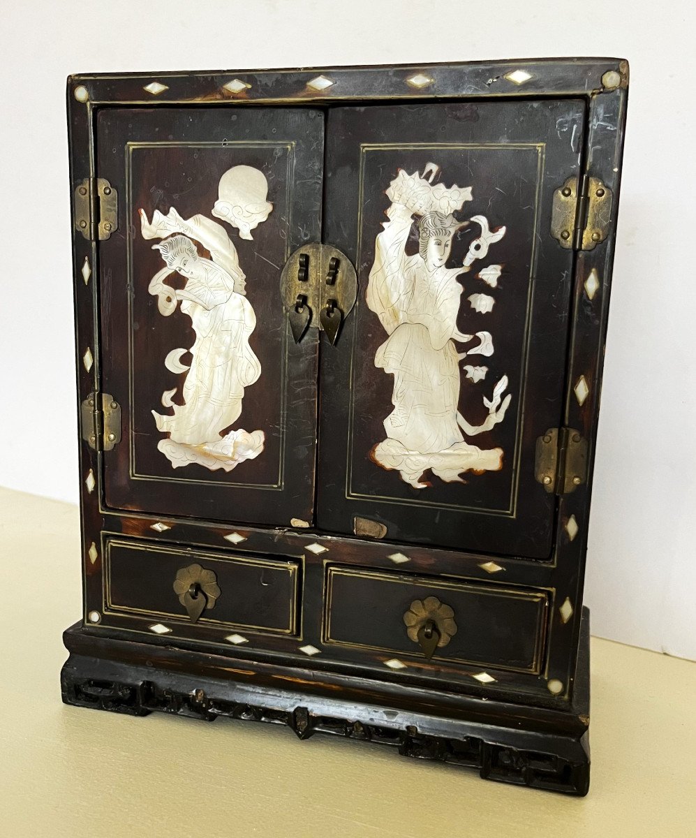 Indochina, Jewelry Serre Cabinet In Lacquer And Mother-of-pearl-photo-2