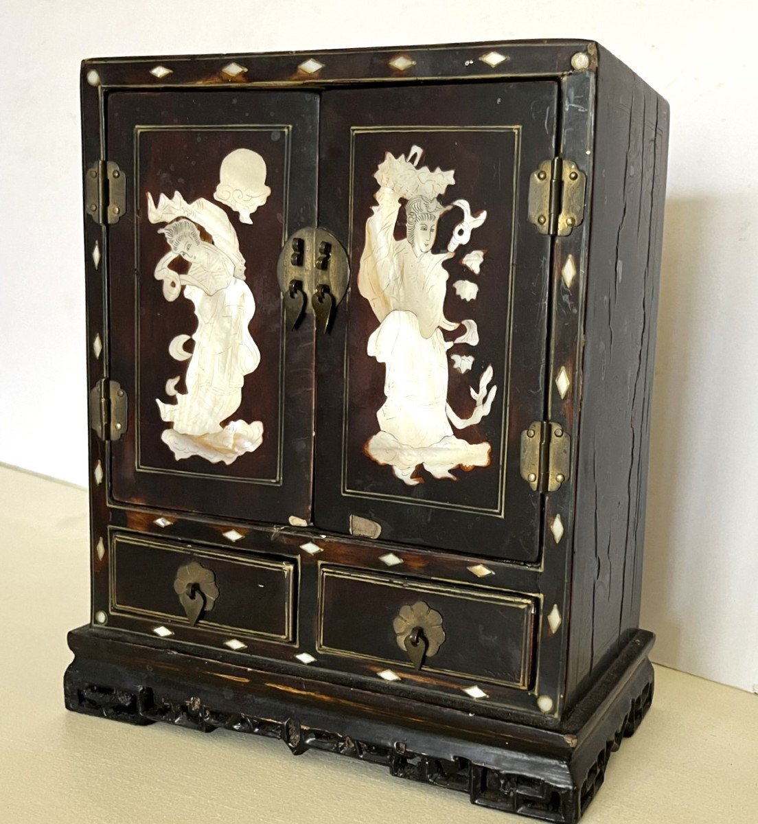 Indochina, Jewelry Serre Cabinet In Lacquer And Mother-of-pearl