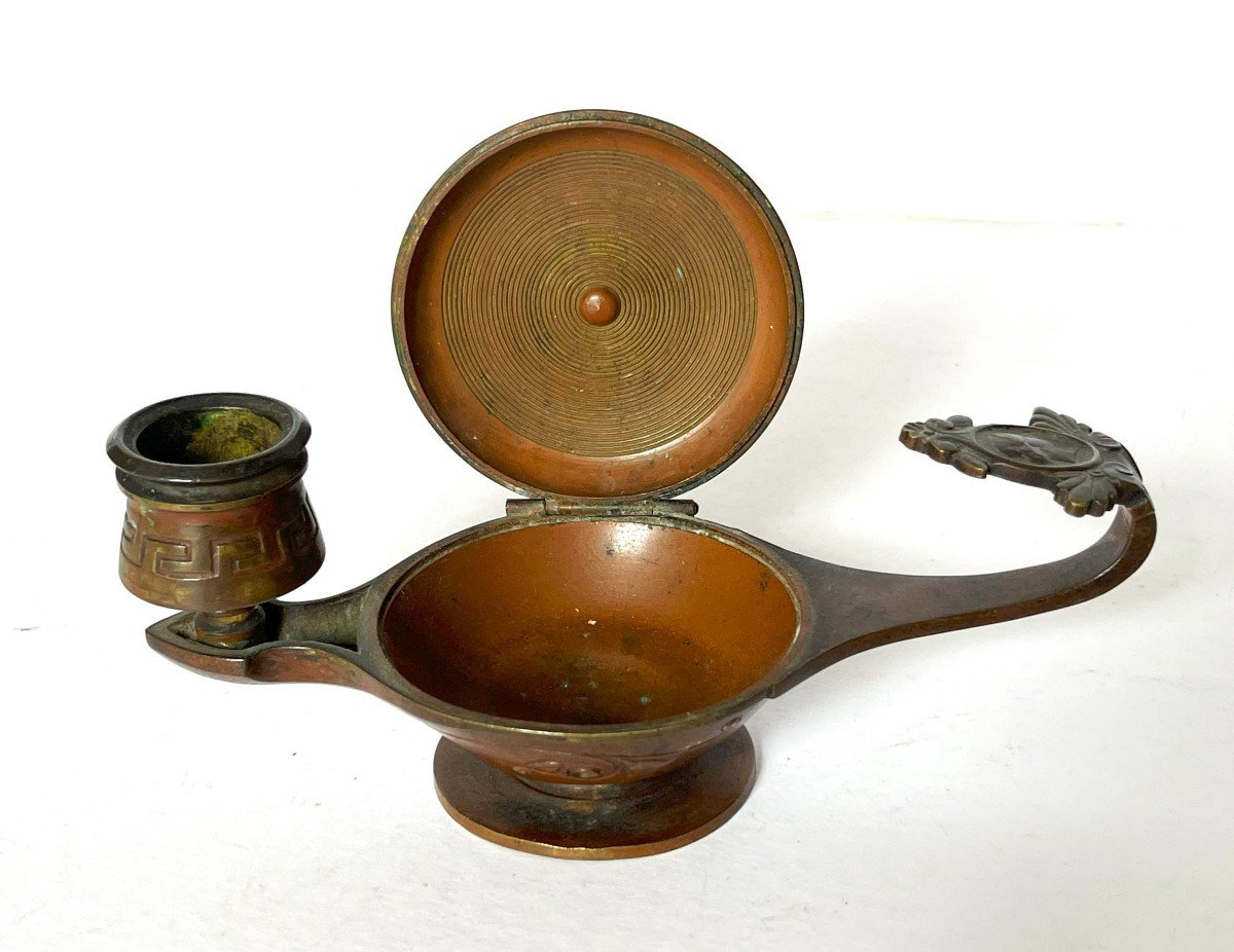 Antique 19th Century Bronze Candlestick And Ring Holder In The Shape Of An Oil Lamp.-photo-2