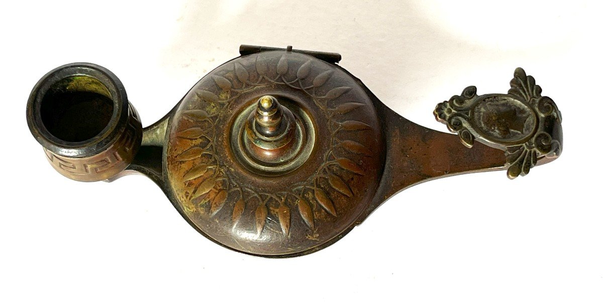 Antique 19th Century Bronze Candlestick And Ring Holder In The Shape Of An Oil Lamp.-photo-3