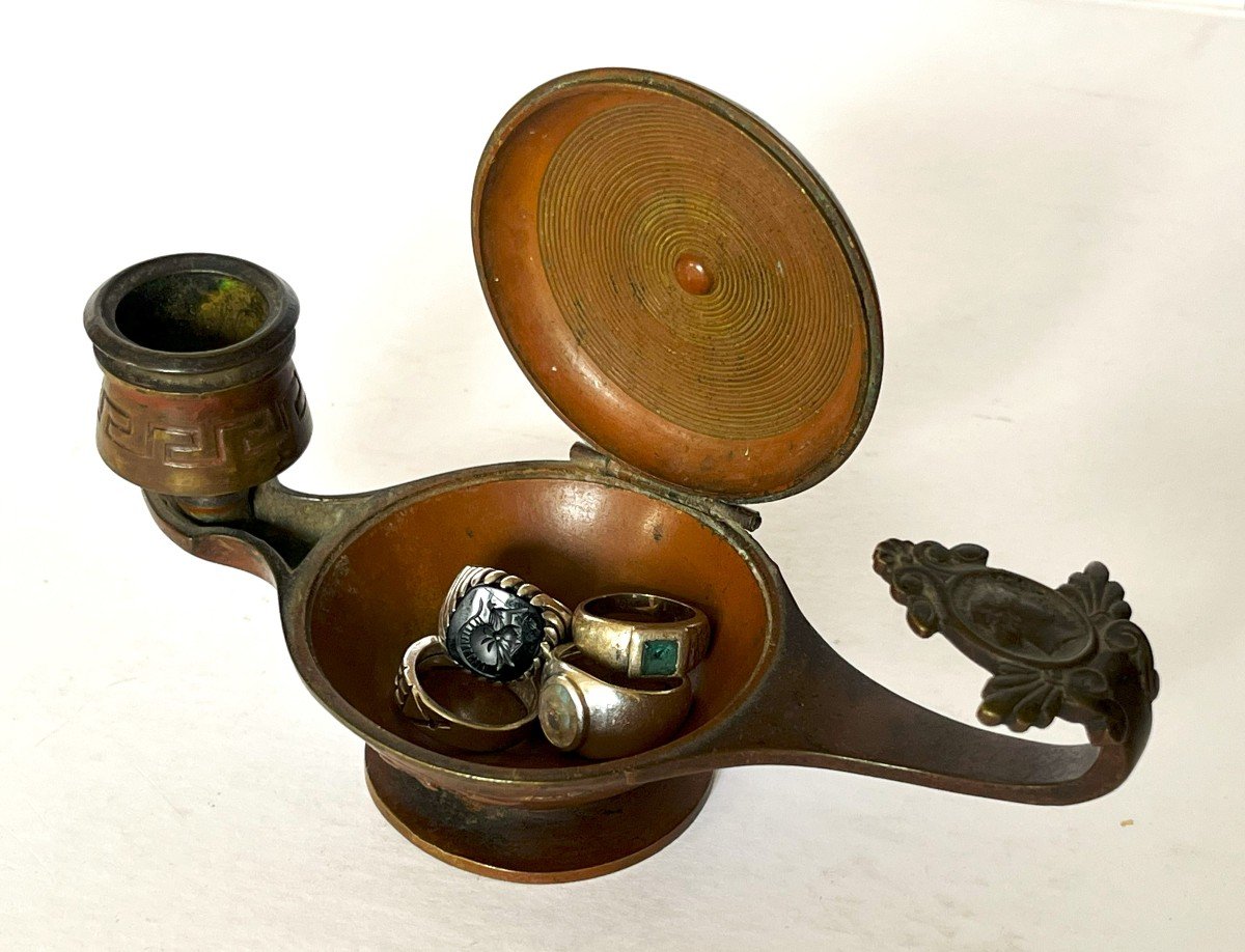 Antique 19th Century Bronze Candlestick And Ring Holder In The Shape Of An Oil Lamp.-photo-4