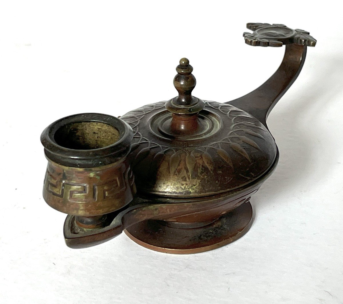 Antique 19th Century Bronze Candlestick And Ring Holder In The Shape Of An Oil Lamp.-photo-1