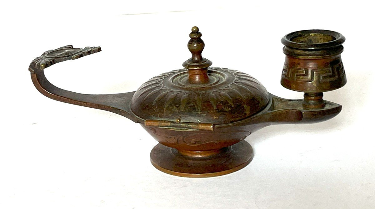 Antique 19th Century Bronze Candlestick And Ring Holder In The Shape Of An Oil Lamp.-photo-4