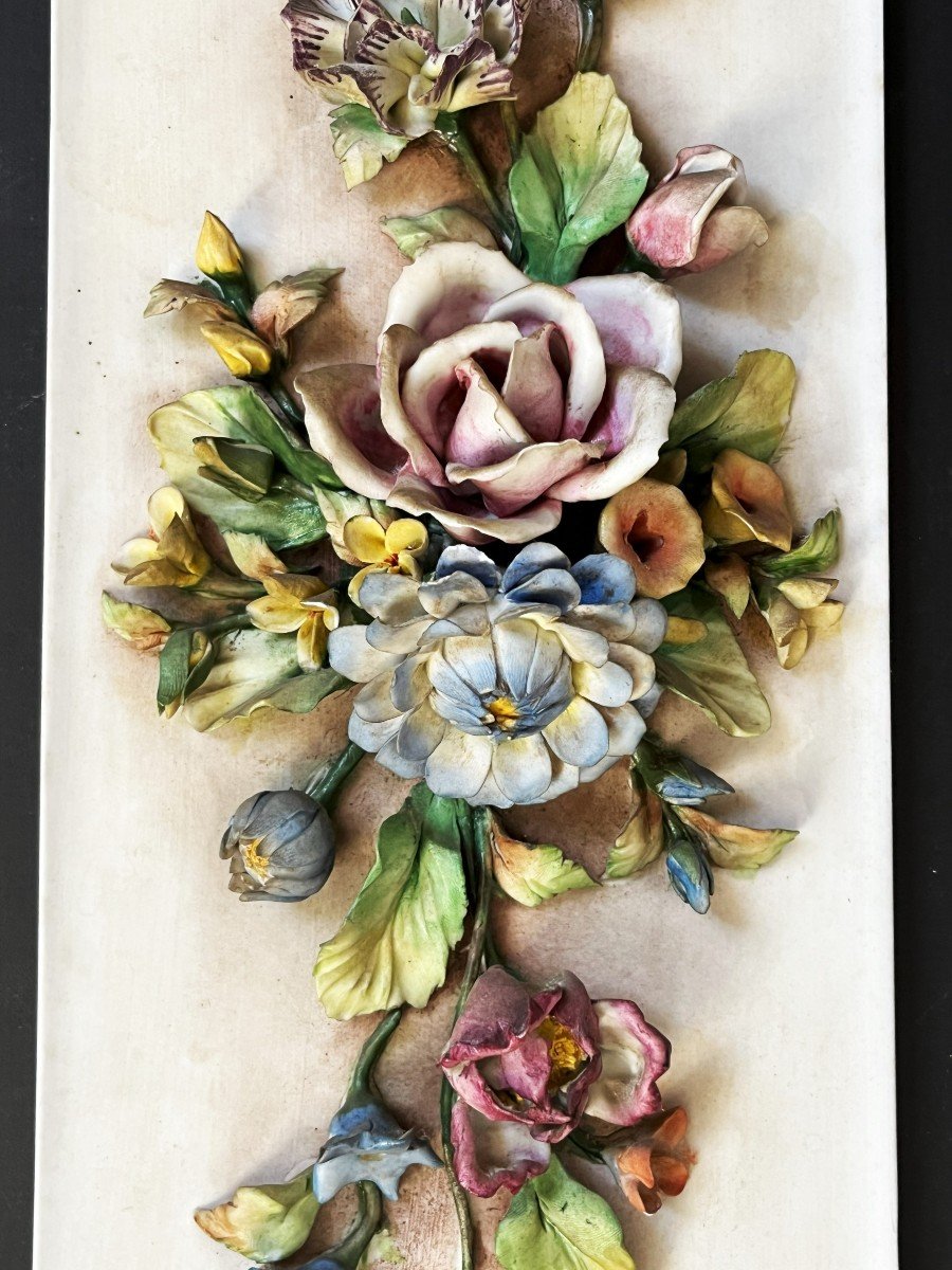 grande Plaque De Fleurs En Relief En Biscuit De Porcelaine Polychrome Du 19ème-photo-4