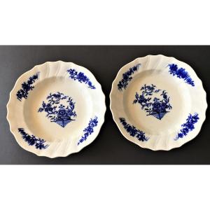 Porcelaine De Tournai Du 18ème Siècle, Paire d'Assiettes En Porcelaine Tendre