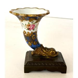 Rython En Porcelaine Et Bronze Doré d'époque Charles X