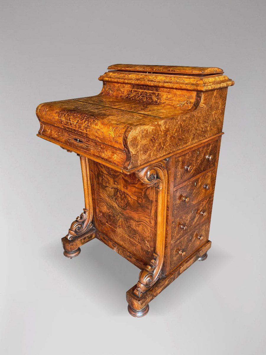 19ème Siècle, Bureau Davenport en Loupe de Noyer d'époque Victorienne 