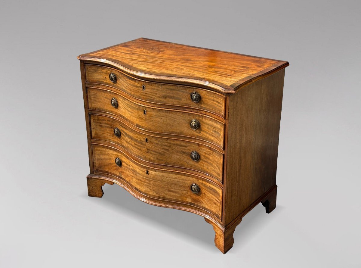 18th Century George III Period Mahogany Serpentine Chest Of Drawers-photo-2