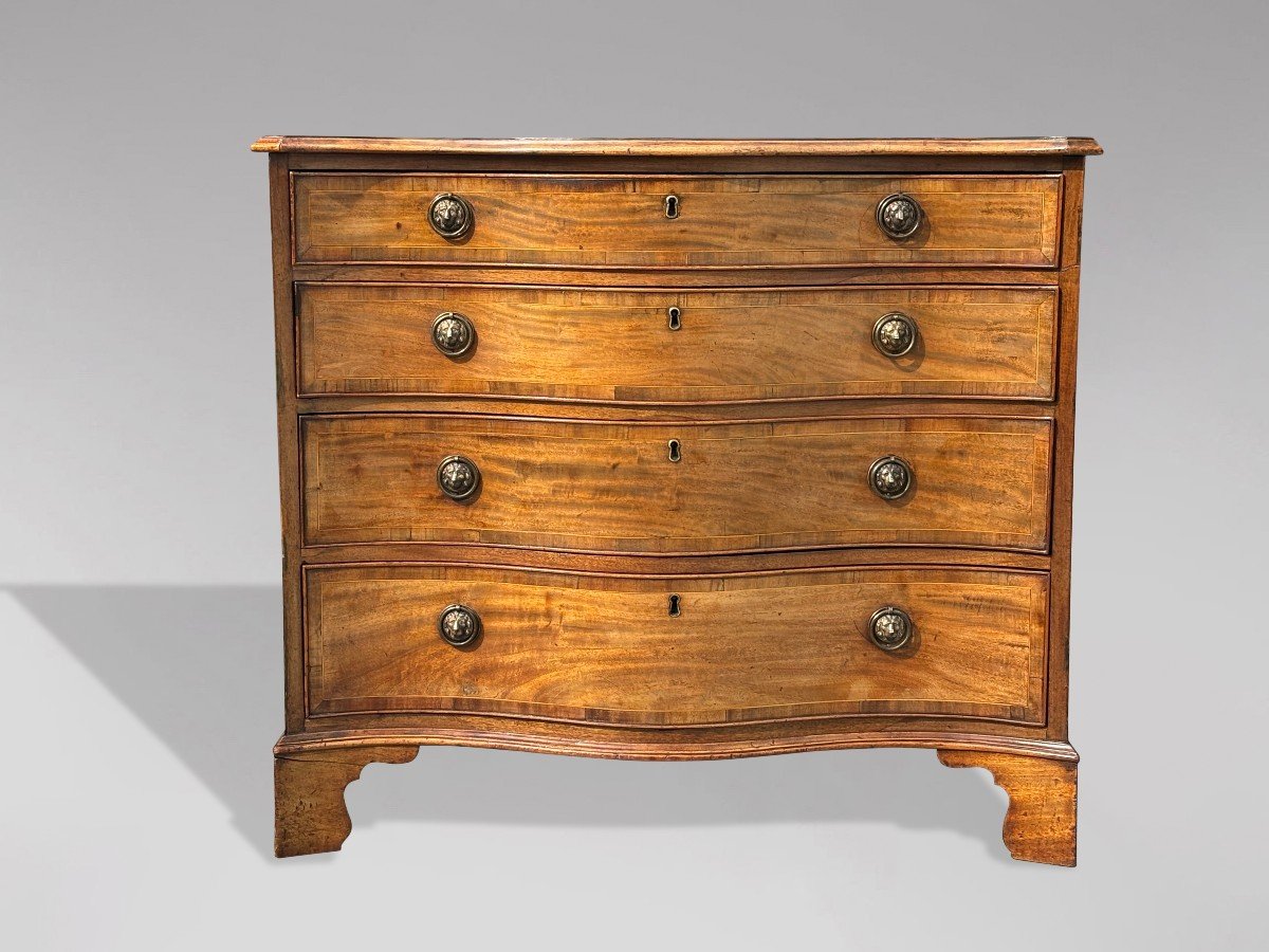 18th Century George III Period Mahogany Serpentine Chest Of Drawers-photo-4