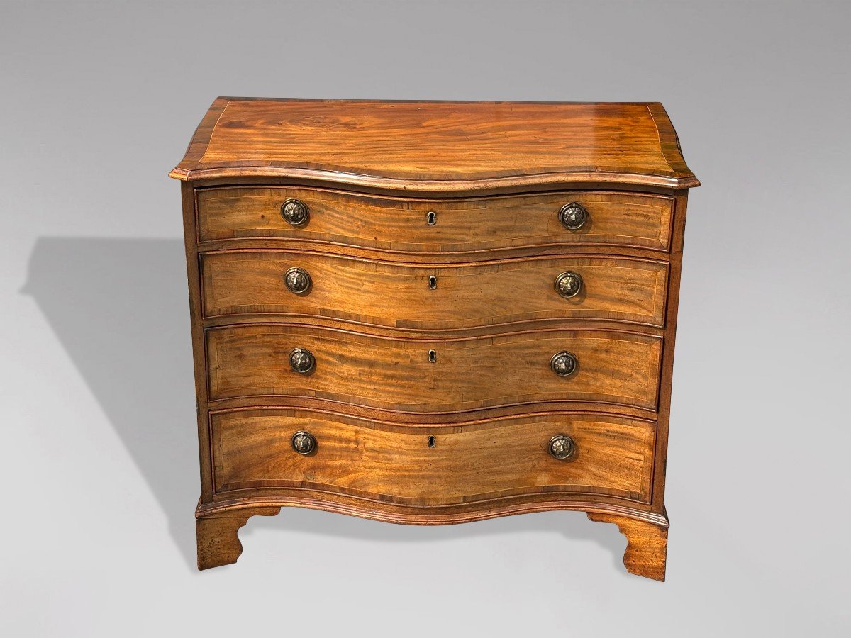 18th Century George III Period Mahogany Serpentine Chest Of Drawers-photo-6