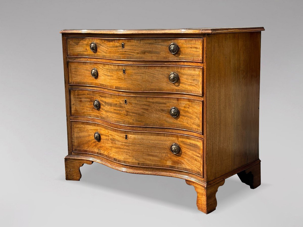 18th Century George III Period Mahogany Serpentine Chest Of Drawers-photo-8