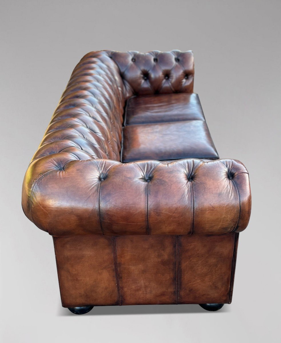 Grand Canapé Chesterfield 3 Places en Cuir Marron-photo-4