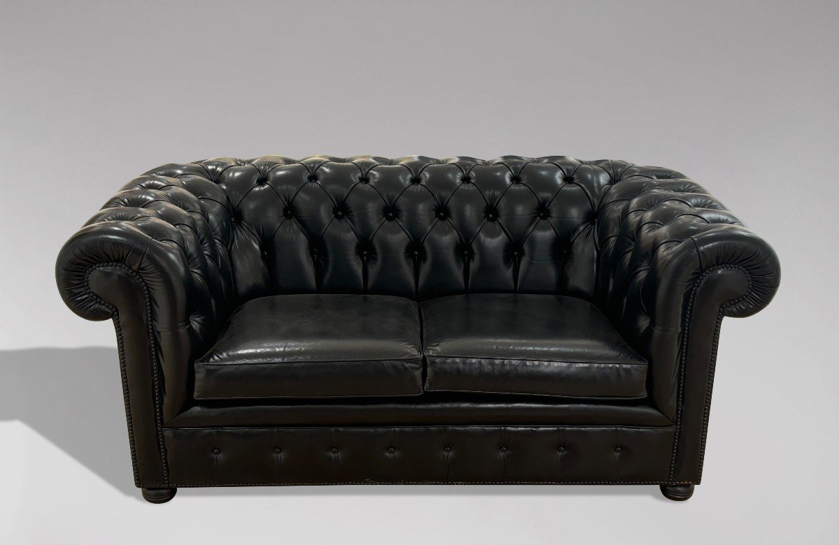 Black Leather 2-seater Chesterfield Sofa