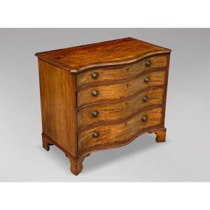 18ème Siècle, Commode Serpentine en Acajou D'époque George III 