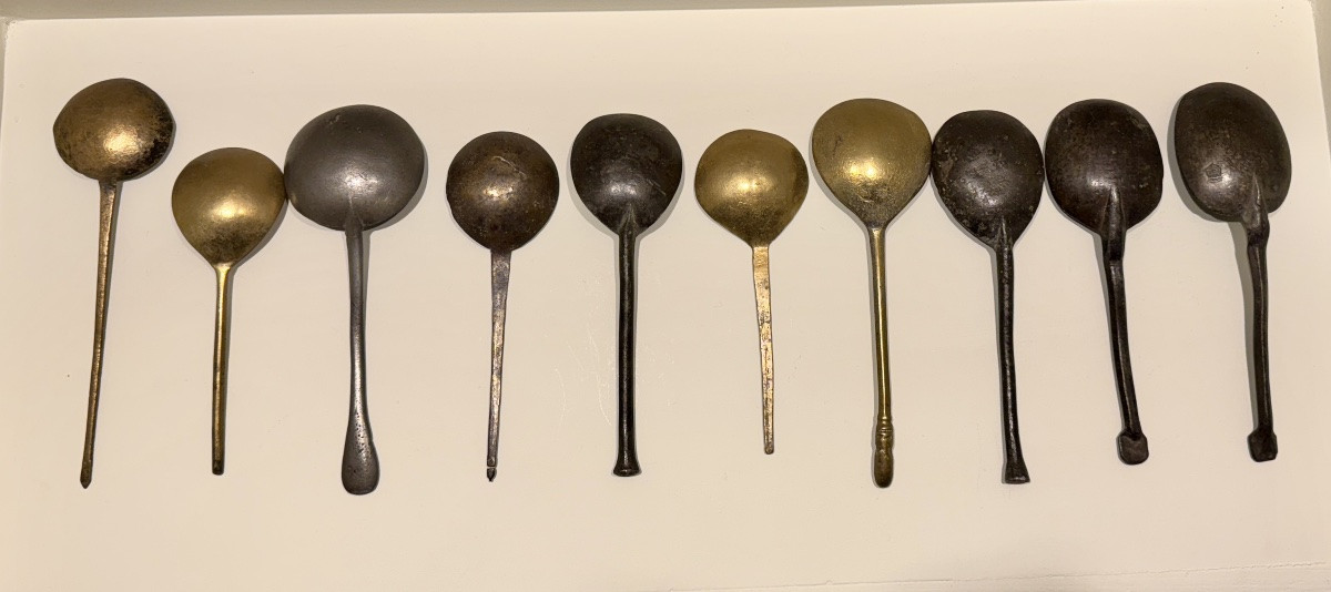 Set Of 10 Pewter And Brass Spoons, Dating From The 15th To The 17th Century. -photo-4