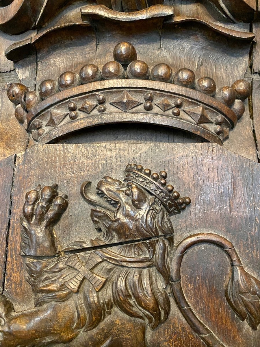 Coat Of Arms In Carved Wood-photo-3