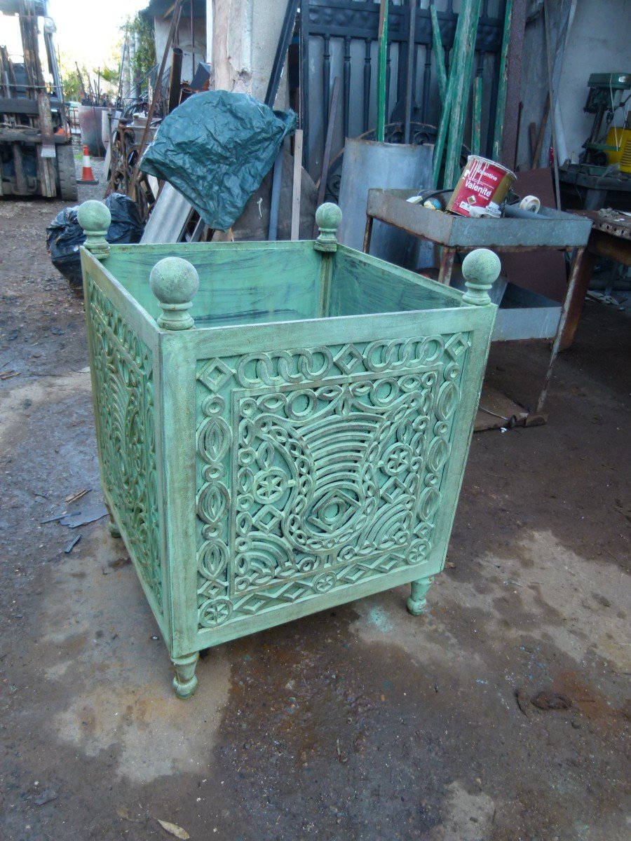 20th Century Cast Iron Planter-photo-2