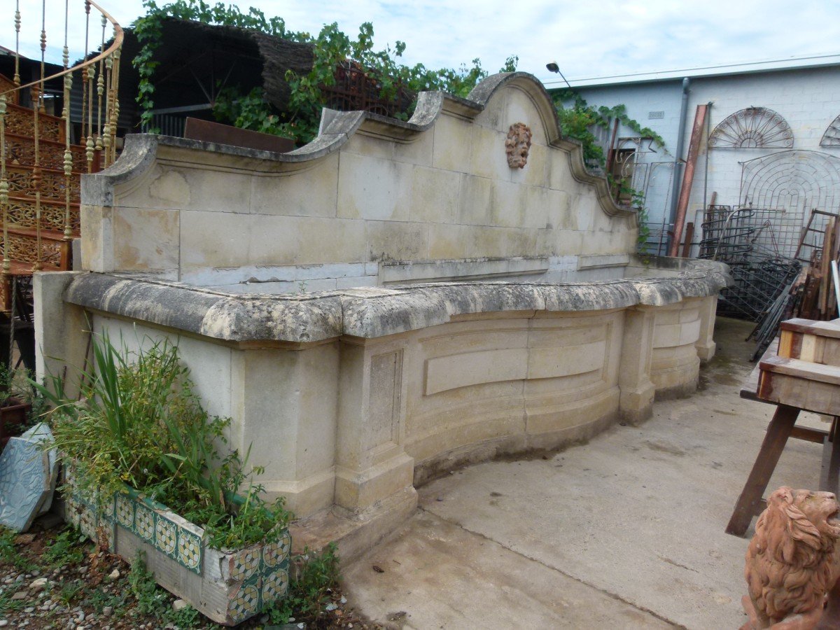 Fontaine En Pierre XXème