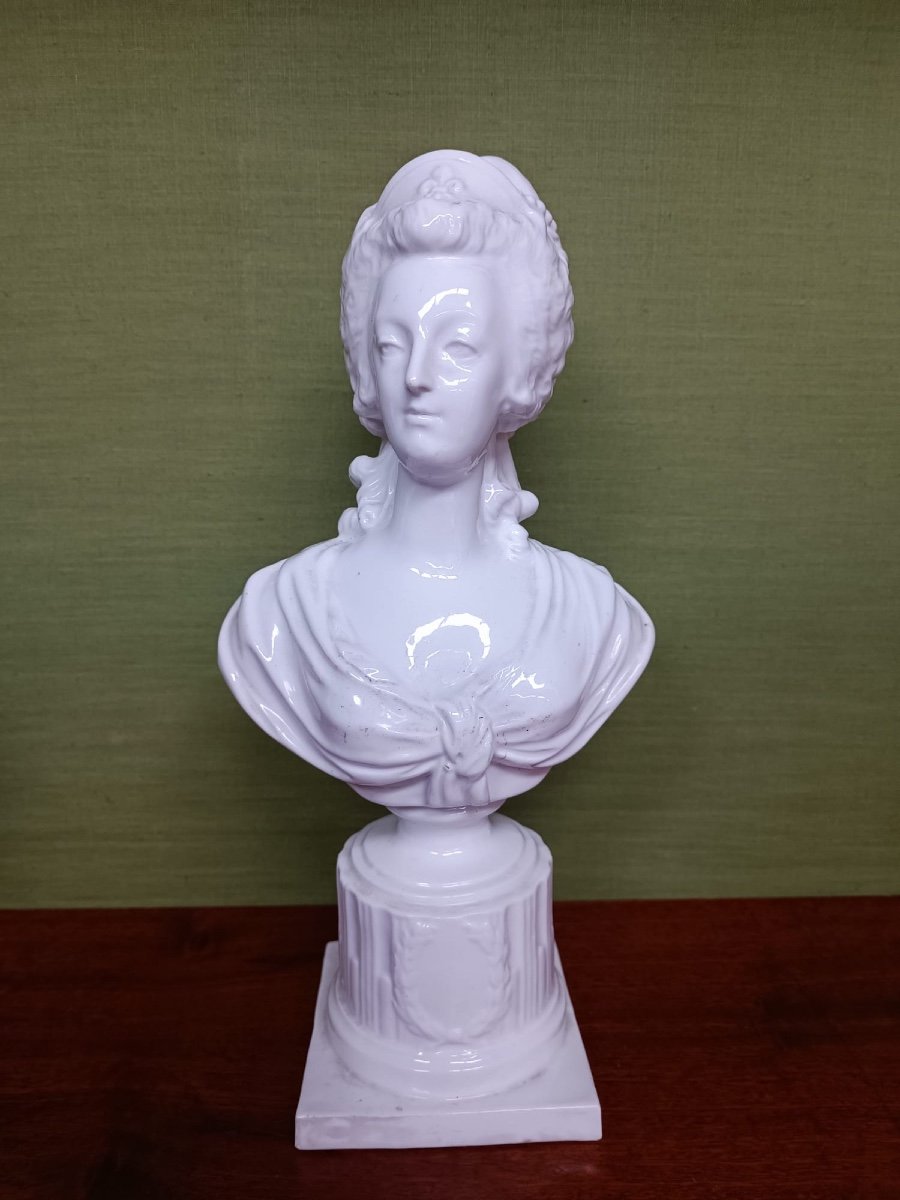 Louis XVI And Marie Antoinette - Porcelain Busts-photo-1