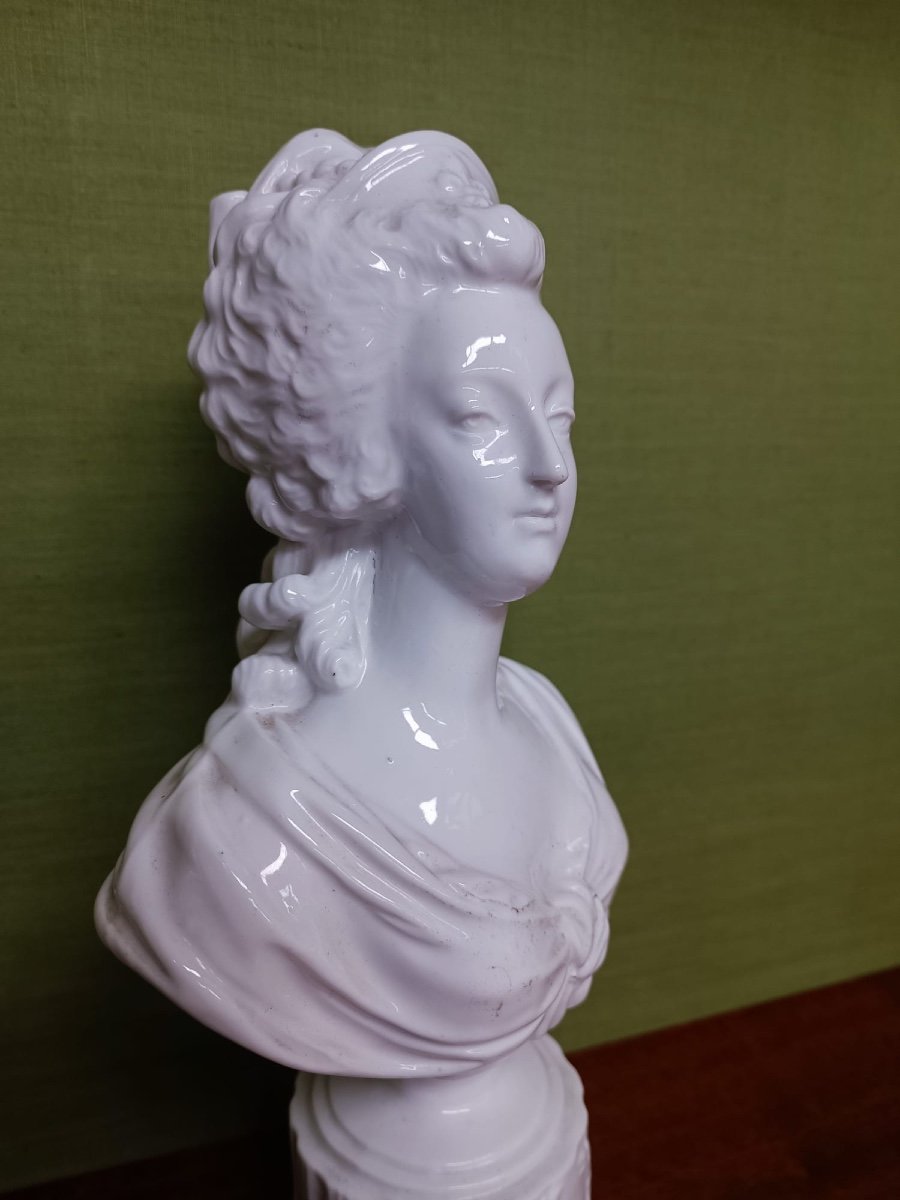 Louis XVI And Marie Antoinette - Porcelain Busts-photo-2