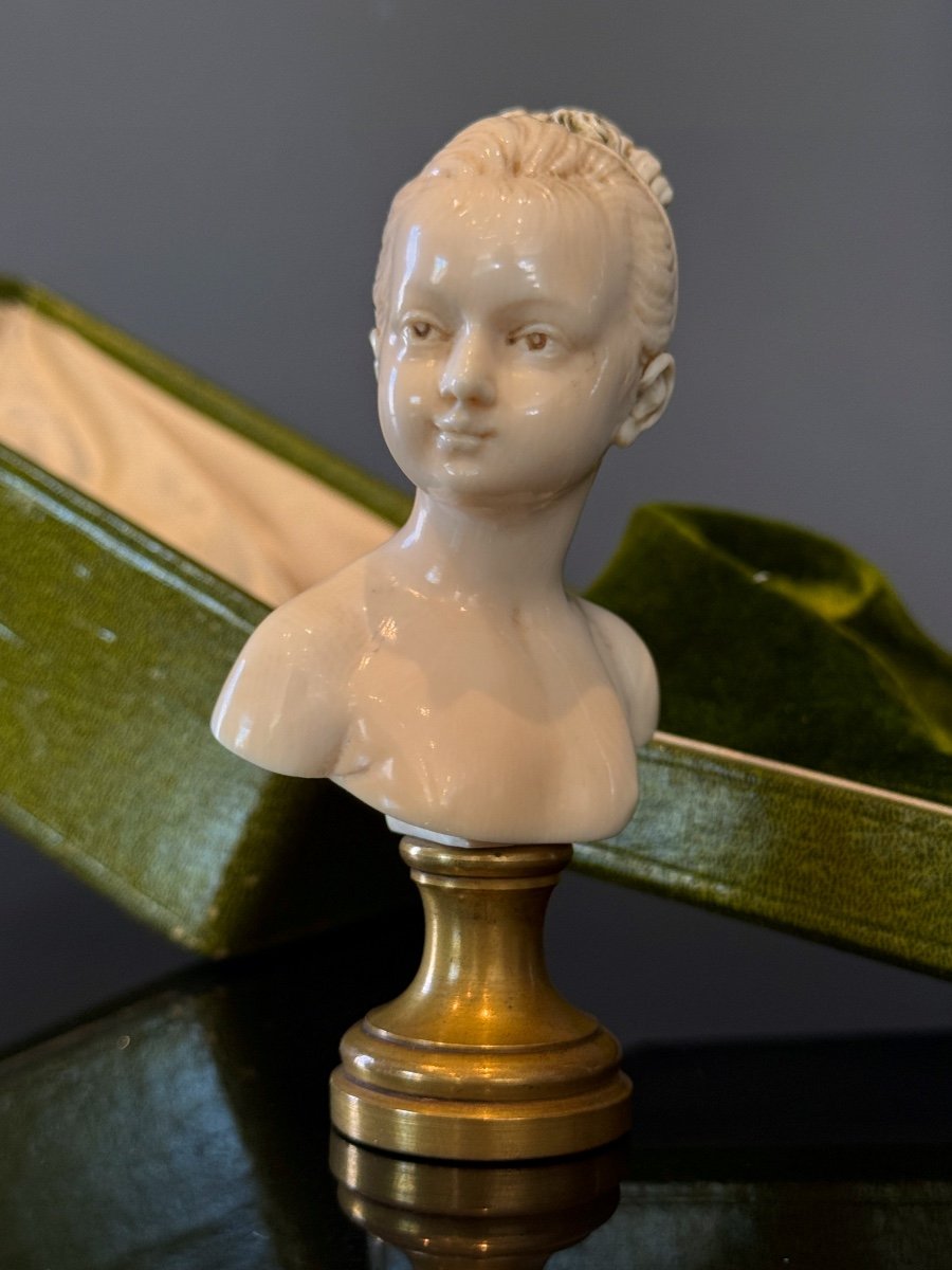 Miniature Bust Of A Young Girl Dieppe 19th Century-photo-3