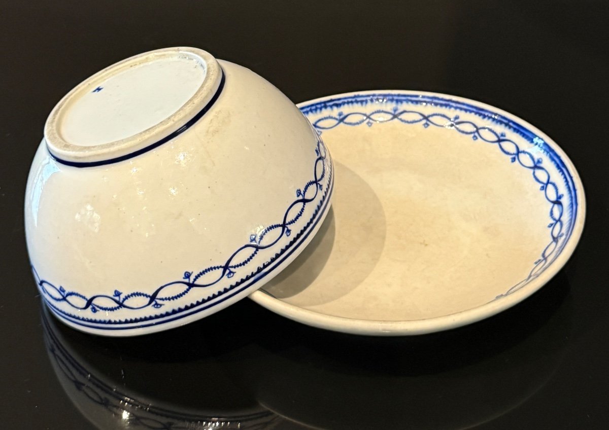 Tournai, Bol A Thé et Sous Tasse Porcelaine Epoque XVIIIème