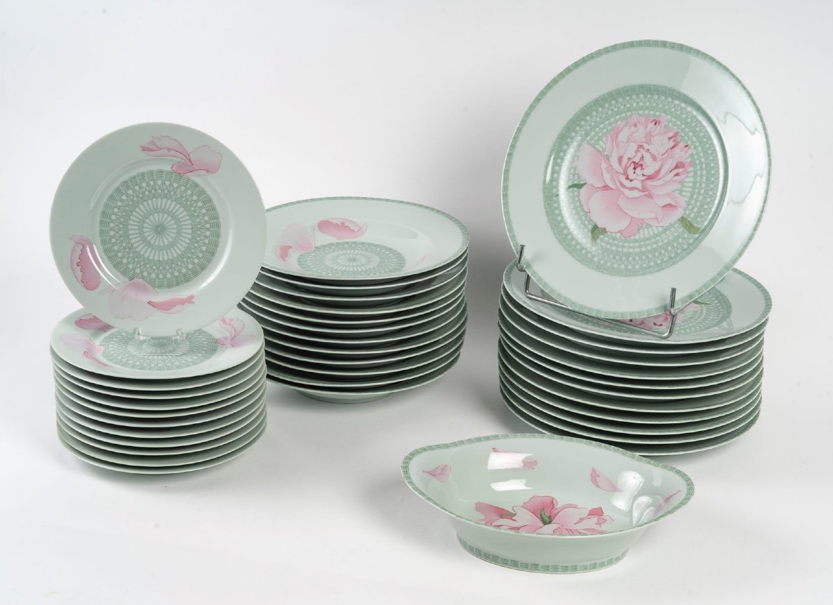 Rare Hermès « Les Pivoines » Dinnerware Set | 12-person Set (45 Pieces)