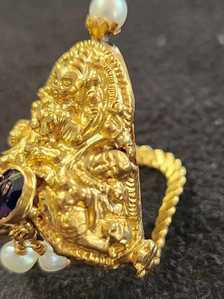 Ring In Gold, Pearl And Sapphire Hindu Gods-photo-3