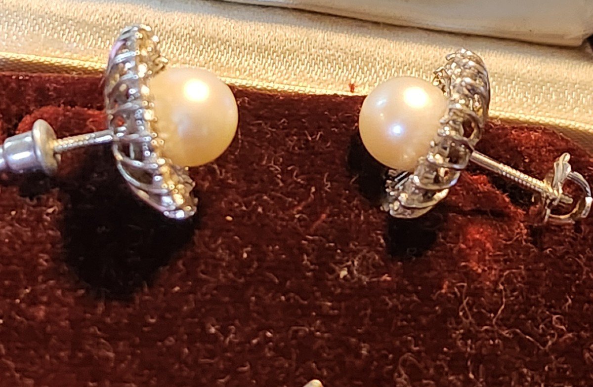 Pair Of Gold Ear Studs With Diamonds And Pearl -photo-3