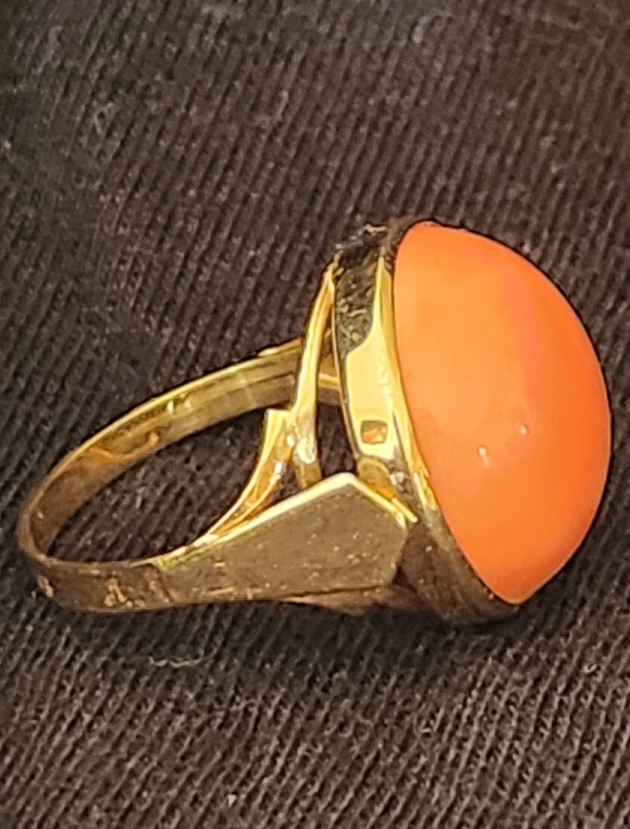 Gold Ring With Coral Cabochon 