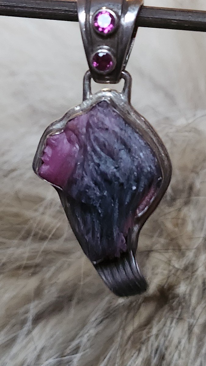 Pendentif En Racine De Rubis Profil De Femme-photo-4