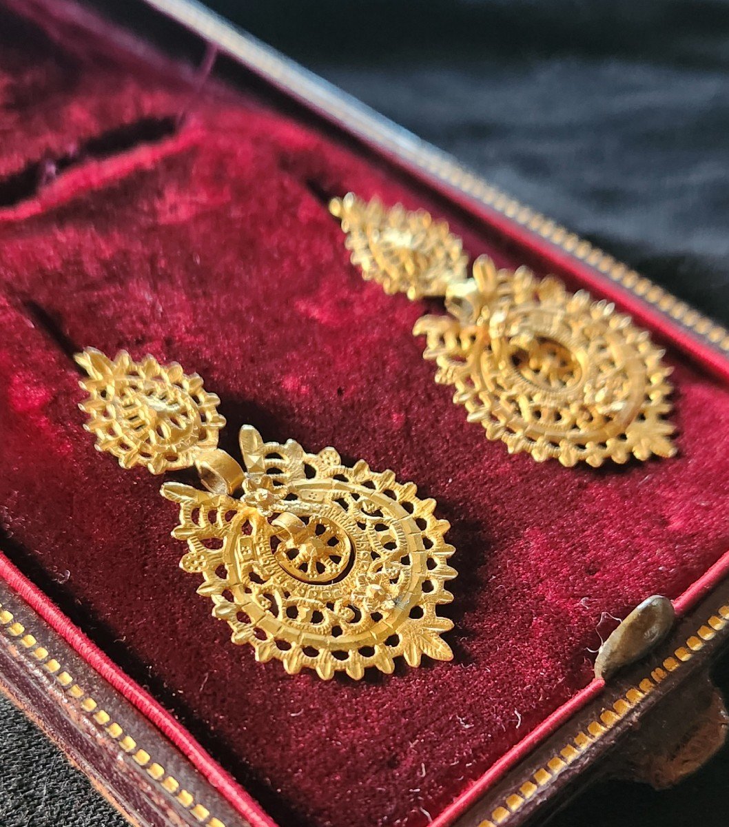 Pair Of Portuguese Queen's Gold Earrings-photo-3