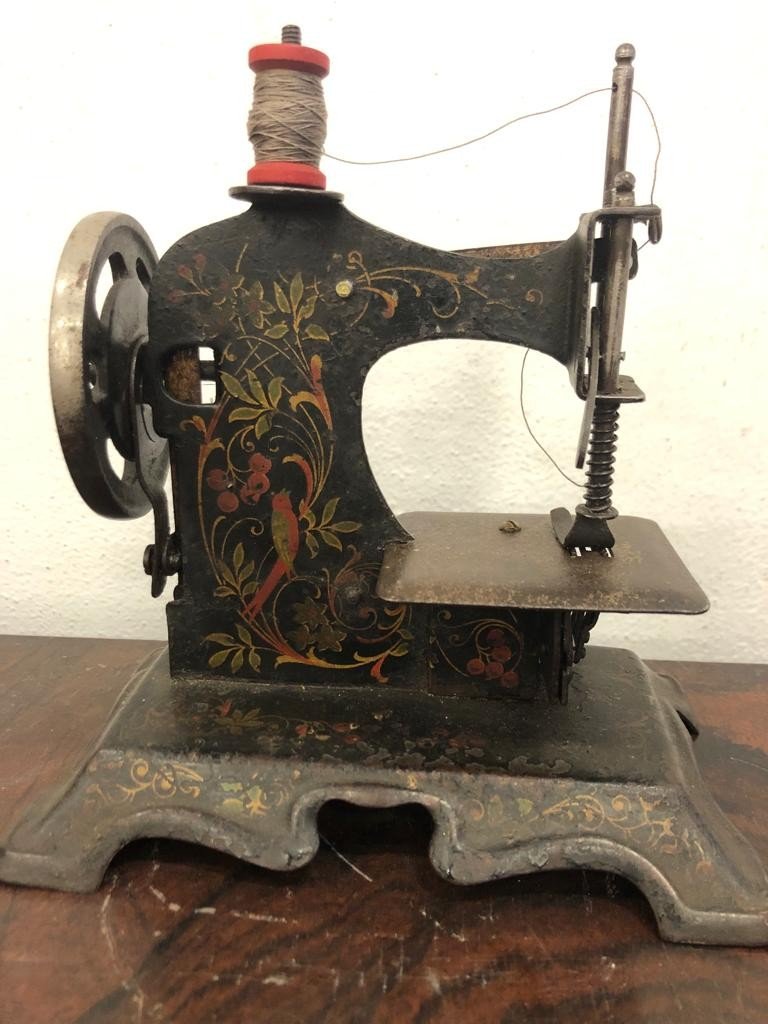 Sewing Machine-photo-2