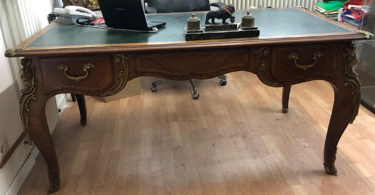 Diplomatic Desk