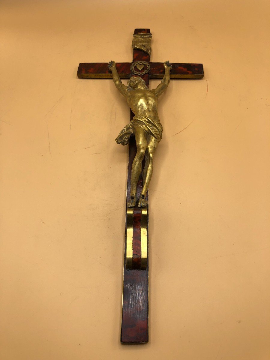 Croix Avec Couvercle De Couple Avec Accessoires Et Christ En Bronze Doré