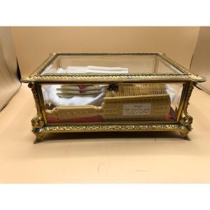 Finely Chiselled Gilt Bronze Case With Cut Crystals 