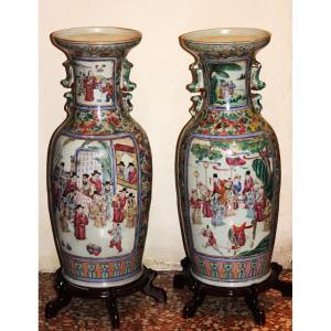Paire De Grands Vases En Porcelaine émaillée Polychrome. Chine, Dynastie Qing, 19e Siècle