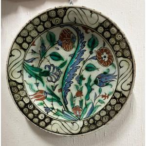 Plate, Iznik, Early 17th Century