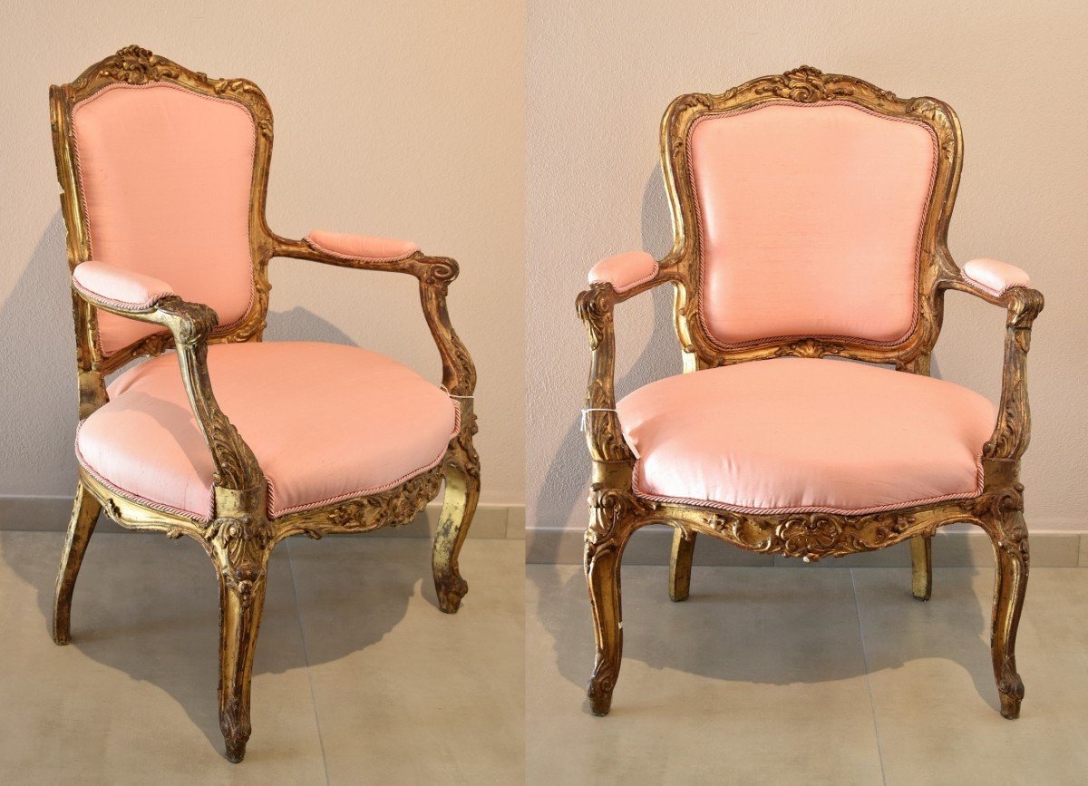 Paire De Fauteuils Rococo En Bois Sculpté Et Doré, France XVIIIe Siècle