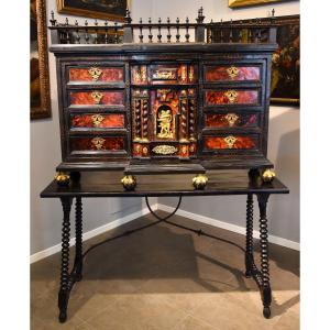 Prestigious Coin Cabinet Flande XVII