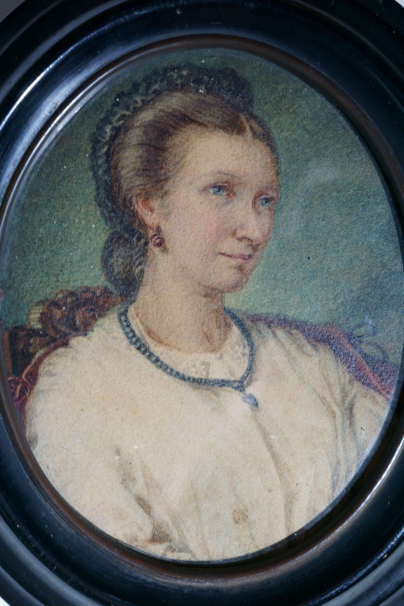 19th Portrait Of A Woman, Tempera On Parchment In Oval Frame-photo-3