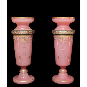 Paire De Vases Napoléon III En Opaline Rose à Décor Emaillé Signé 19éme 