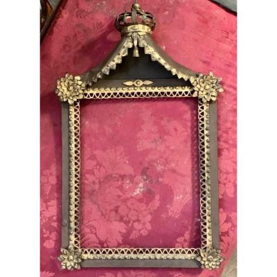 Iron Frame Topped With A Crown - XVIII