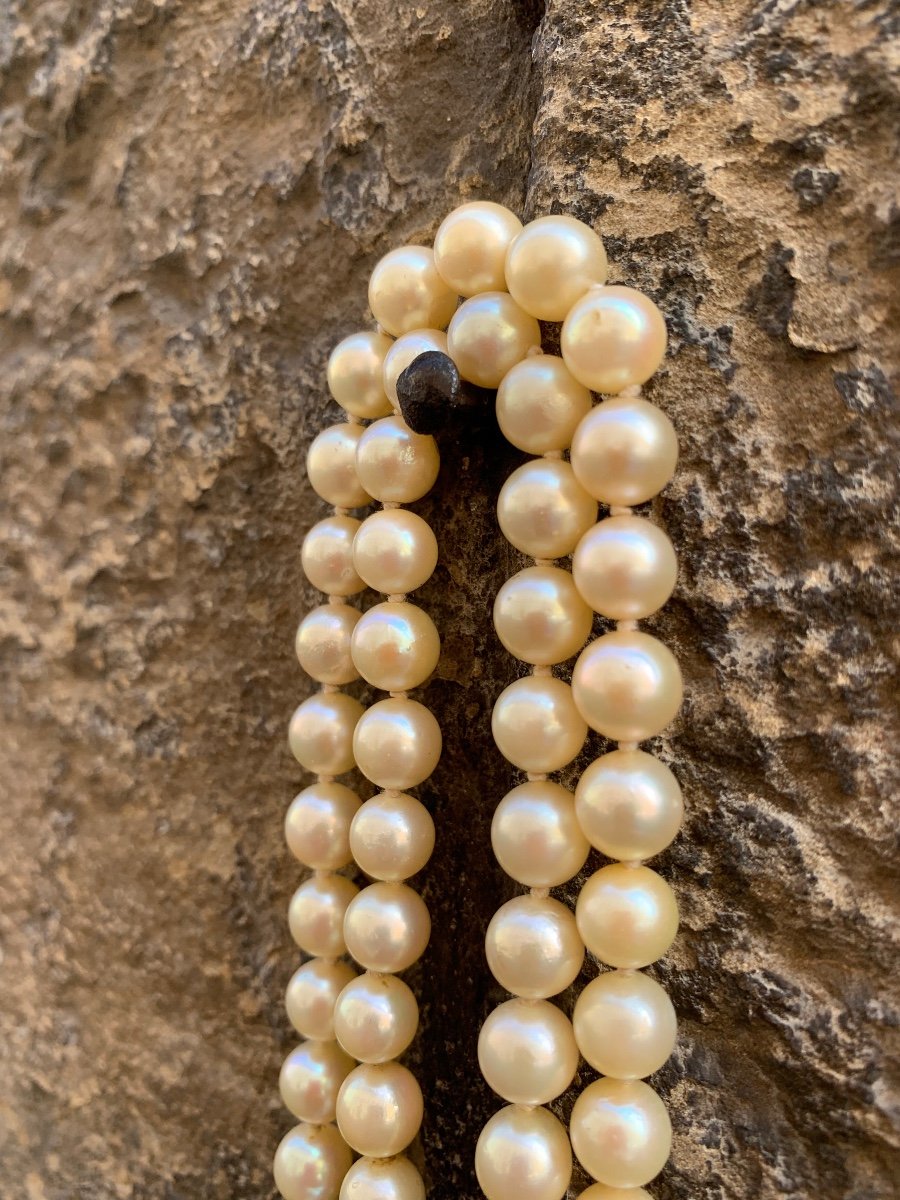 Collier De Perles De Culture De Mer. Années 1960. Fermoir En Or Blanc 18 Carats Et émeraudes-photo-5