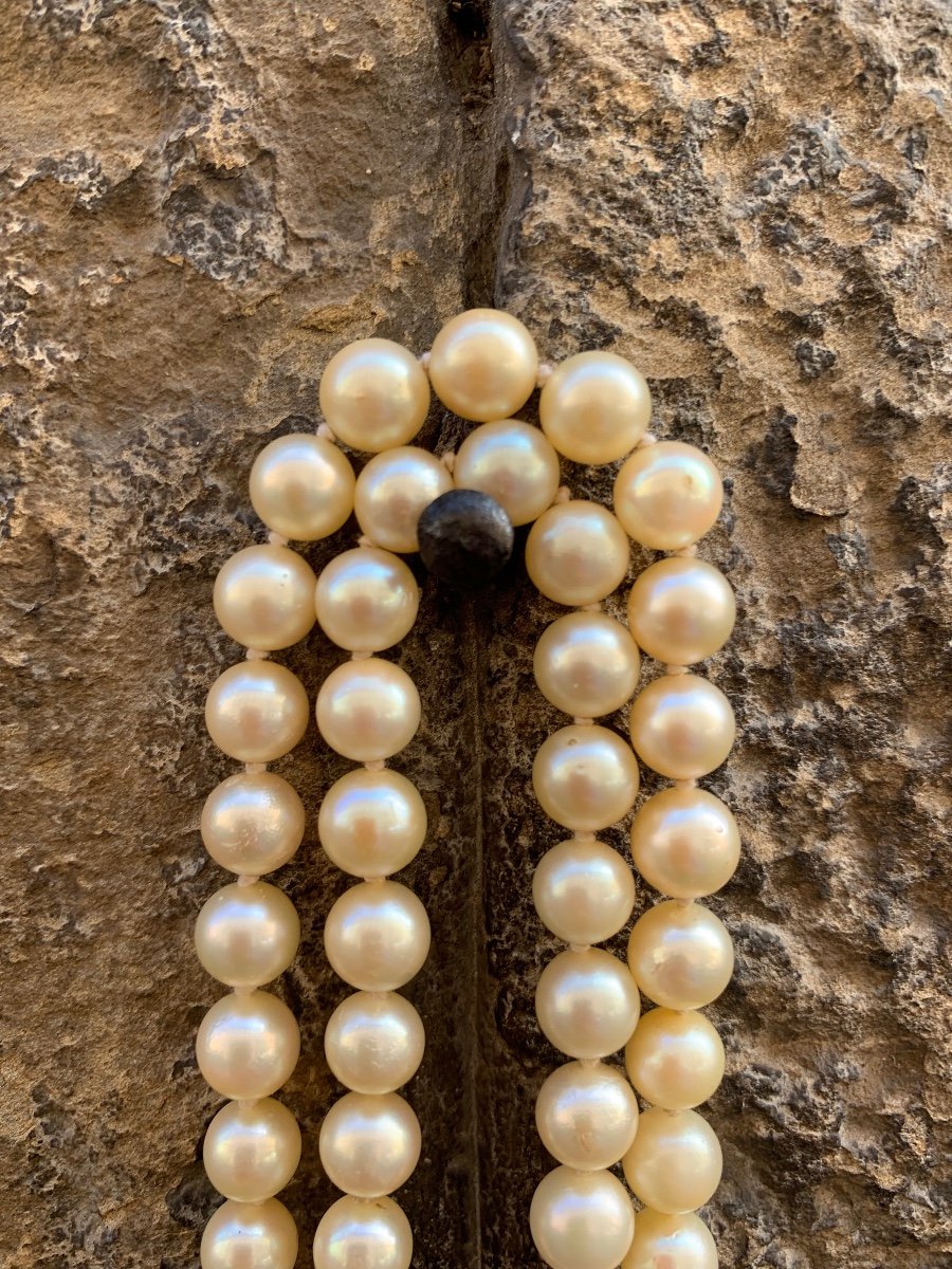 Collier De Perles De Culture De Mer. Années 1960. Fermoir En Or Blanc 18 Carats Et émeraudes-photo-7